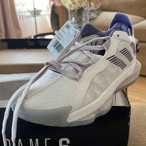 adidas Dame 6 Basketball Mens White Sneakers Athletic Shoes FU9448. size 7 NEW